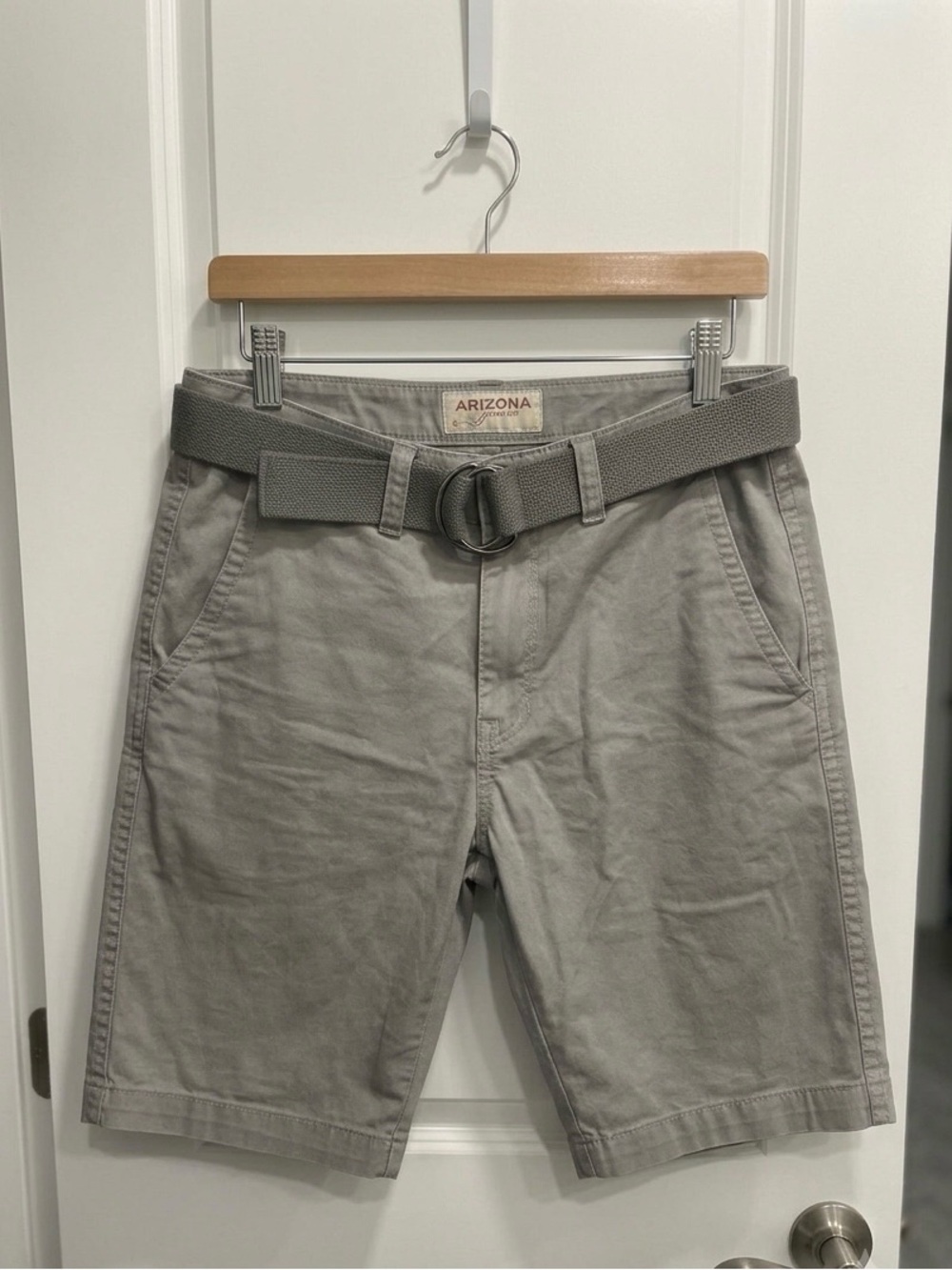 Arizona Jean Co Men's Chino Shorts Size 31 Grey Belted Stretch Flat Front Short